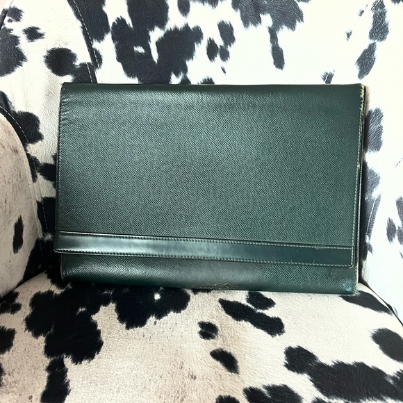 Louis Vuitton Green Taiga Porte Document Volga Foldover Envelope Clutch MI0927 - Picture 1 of 16